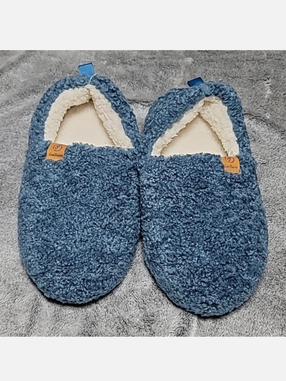 Everfoams cozy house shoes size medium 7/8